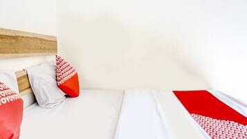 Kamar Double Standar | Meja kerja, Wi-Fi gratis, dan seprai linen