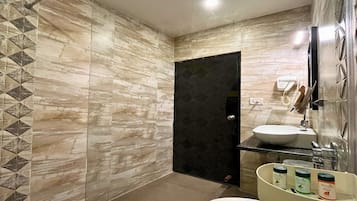 Shower, rainfall showerhead, free toiletries, hair dryer