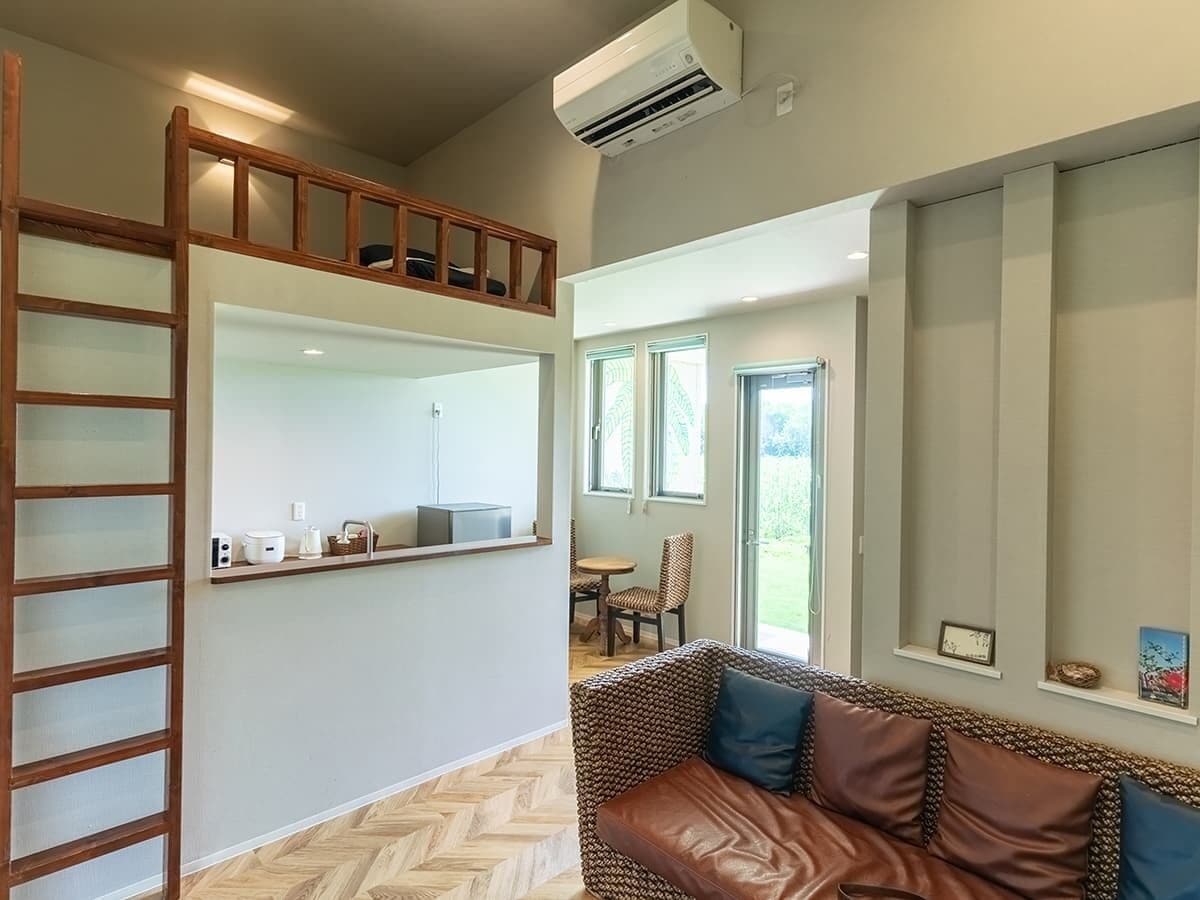 Villa (with Loft) | Coin séjour | Télévision à écran plat de 50 pouces avec chaînes numériques, télévision