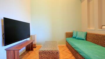 Vila (with Loft) | Area keluarga | Televisi layar datar 50-inci dengan saluran TV digital dan TV