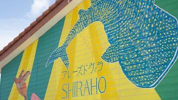A mural with a large blue and yellow design and the text "SHIRAHO".