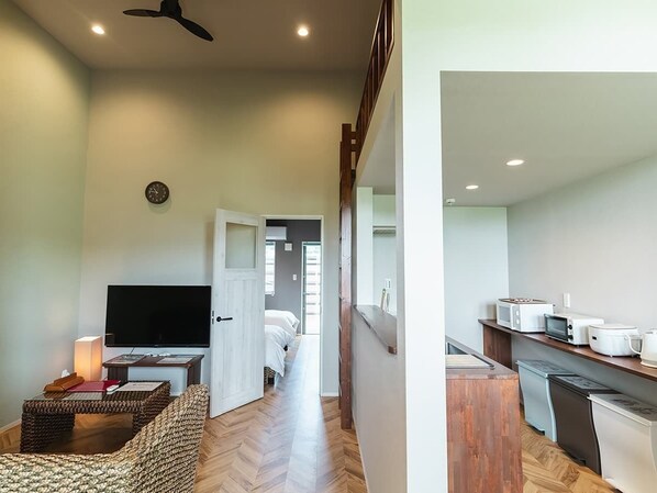 Villa (with Loft) | Coin séjour | Télévision à écran plat de 50 pouces avec chaînes numériques, télévision