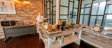 Daily buffet breakfast (KRW 10000 per person)