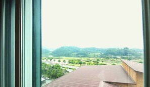 C Deluxe Room, River View | Desk, laptop workspace, free WiFi - Hotel Gongju (Gongju)