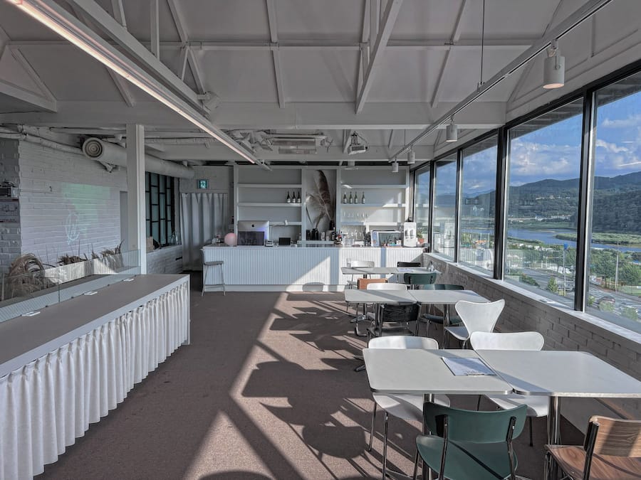 Frokostbuffé hver dag (KRW 10000 per person)