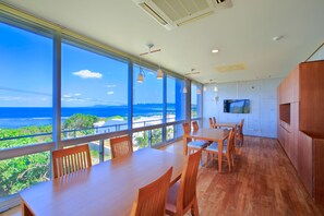Casa (Private Vacation Home) | Área de sala de estar | Televisión de pantalla plana 