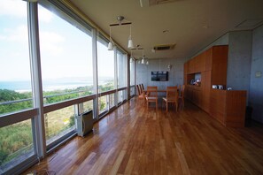 Casa (Private Vacation Home) | Área de sala de estar | Televisión de pantalla plana 