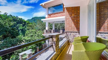 Premium Room with Private Balcony | Pemandangan balkon