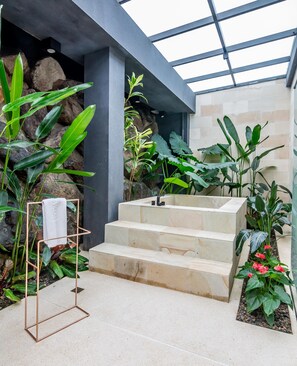 Luxury Quadruple Room, Courtyard View