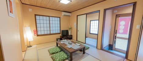 Private Vacation Home | 2 bedrooms, WiFi (free), bed sheets
