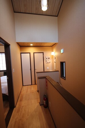 Hallway - Yadoya Hakutei-An (Tokyo)