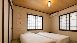 Private Vacation Home | 2 bedrooms, WiFi (free), bed sheets - Yadoya Hakutei-An (Tokyo)