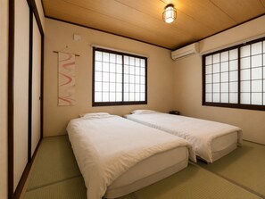 Private Vacation Home | 2 bedrooms, WiFi (free), bed sheets - Yadoya Hakutei-An (Tokyo)
