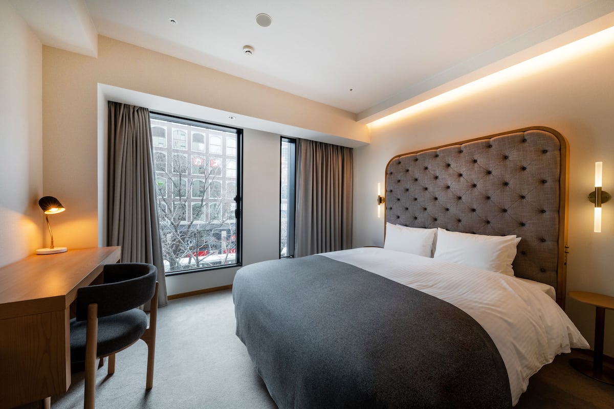 Standard Room, 1 Queen Bed, Tram&City View, Non Smoking