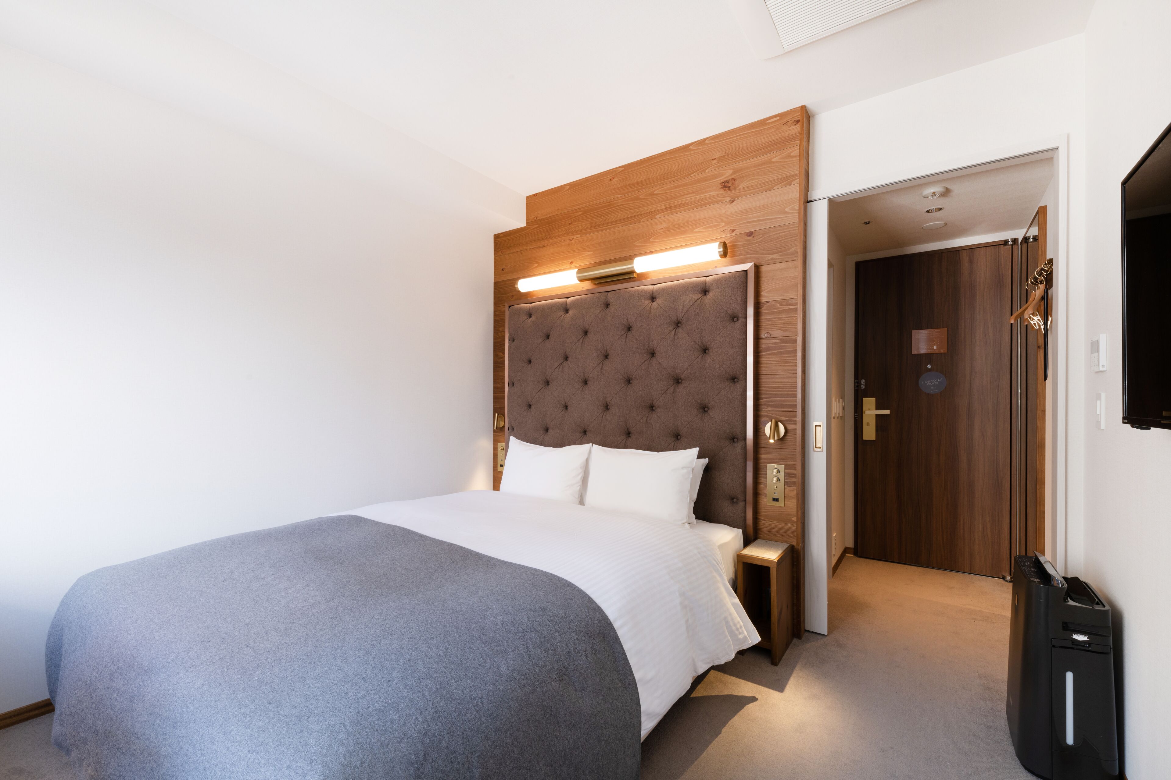 Standard Room, 1 Queen Bed, Non Smoking | Down comforters, in-room safe, blackout drapes, WiFi (free)