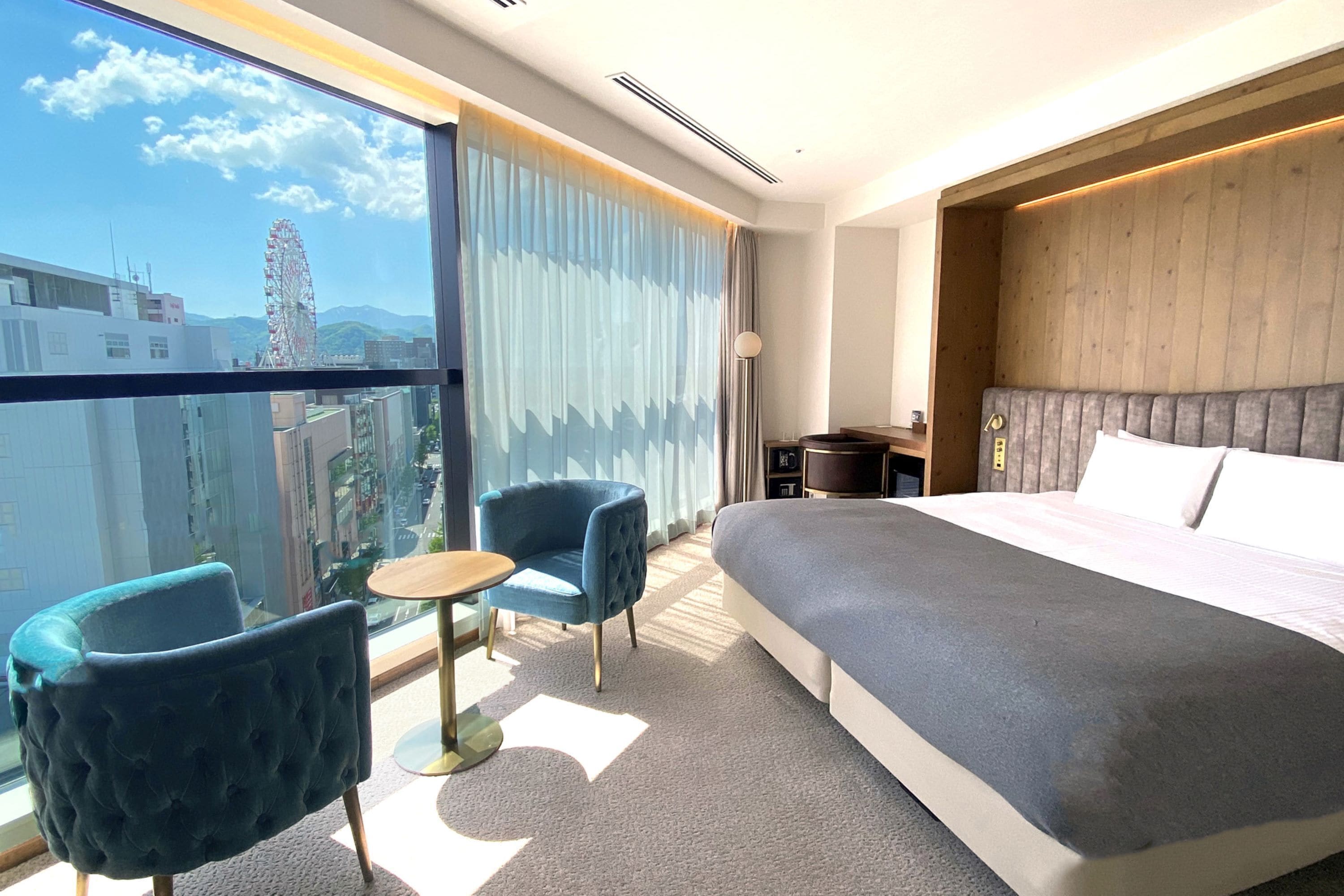 Chambre Deluxe, 1 très grand lit, non-fumeurs (Panoramic City View) | Couette en duvet d'oie, coffres-forts dans les chambres