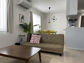 Maison (Private Vacation Home) | Coin séjour