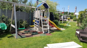 Children’s play area – outdoor