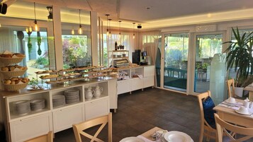 Desayuno buffet incluido todos los días 