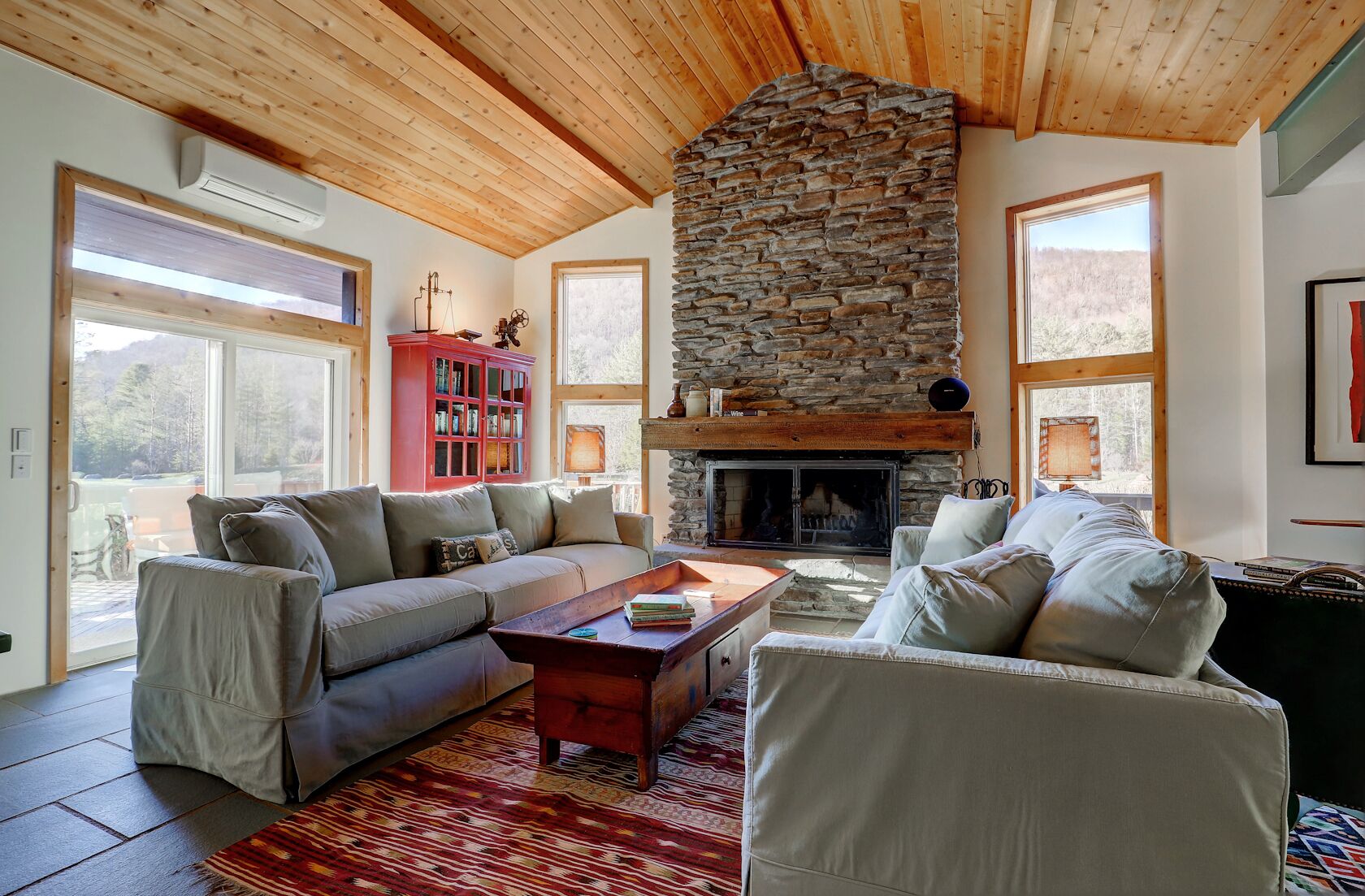 Incredible Lake House with Stunning Mountain Views (swimming lake)