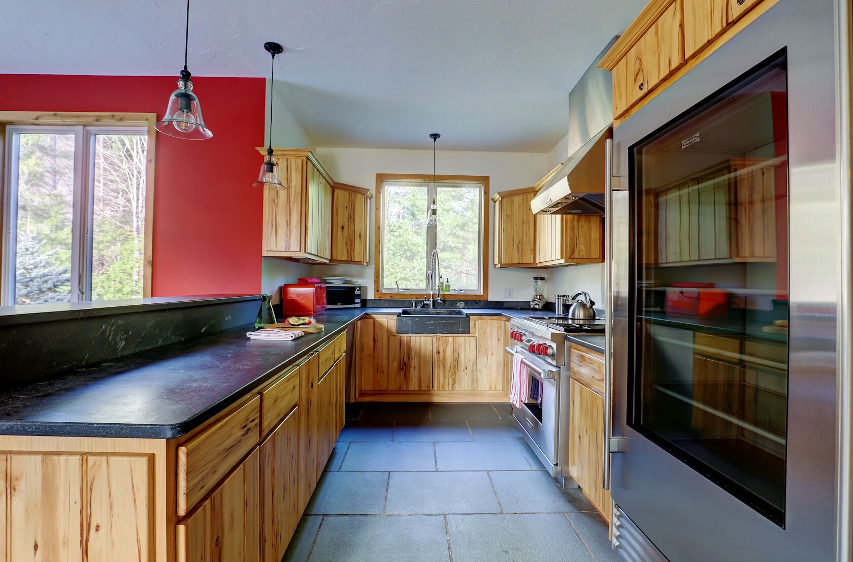 Incredible Lake House with Stunning Mountain Views (swimming lake)