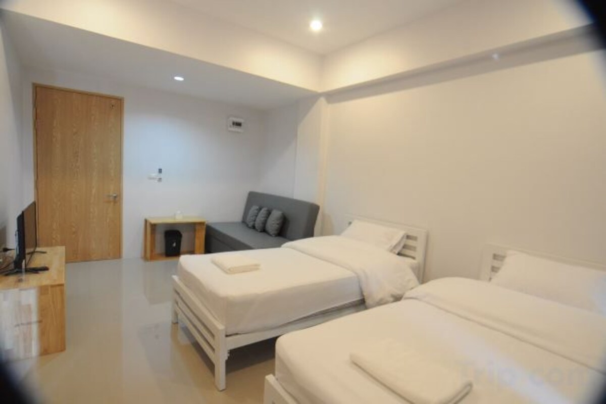 Blackout curtains, free WiFi, bed sheets