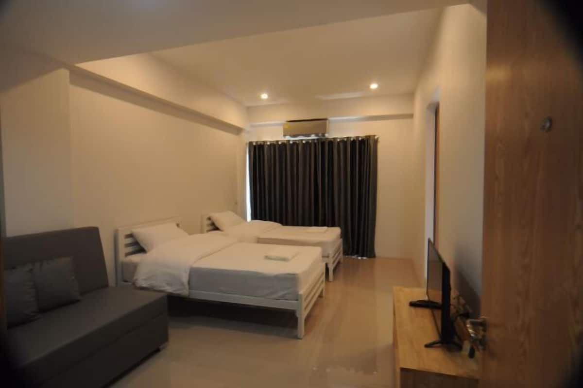 Cortinas blackout, wifi gratis y ropa de cama