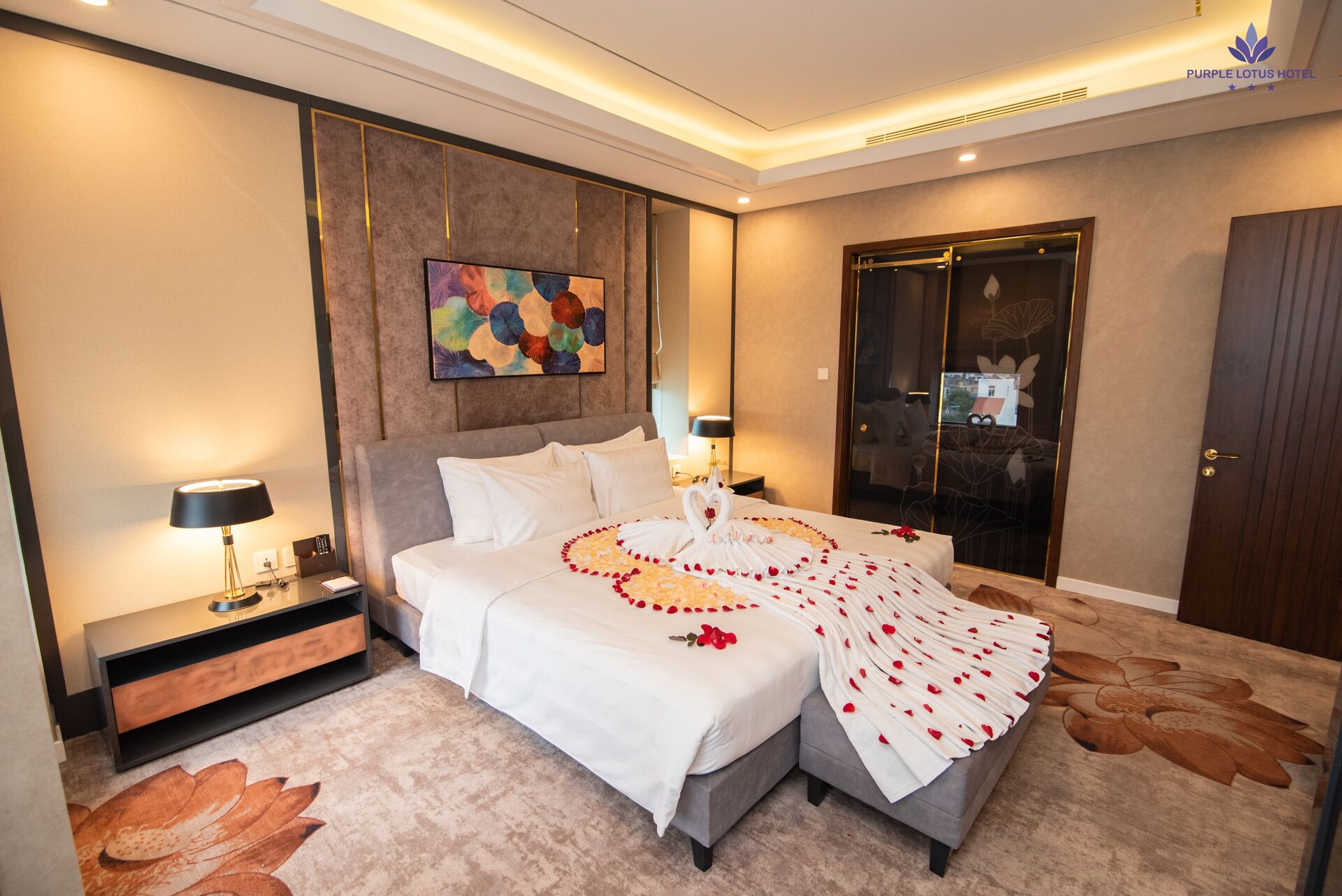 Lotus Suite | Minibar, két bảo mật tại phòng, bàn 