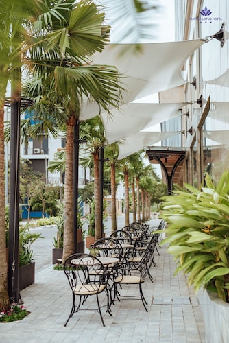 퍼플 로우터스 호텔