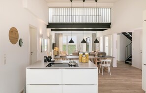 Kühlschrank, Mikrowelle, Herdplatte, Geschirrspüler