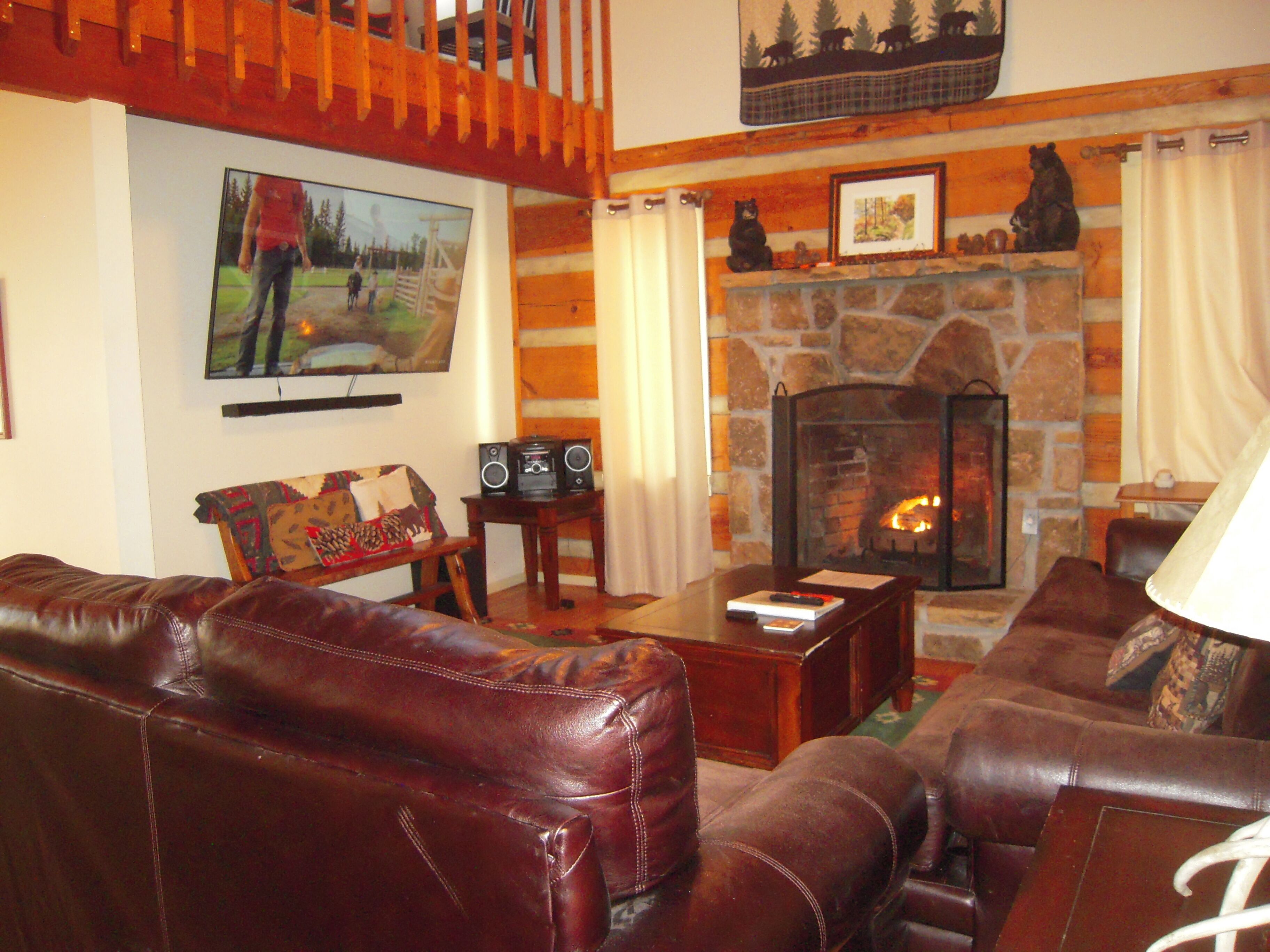 Bears Hideaway, FREE HIGH SPEED WI-FI, Pool Table, Hot Tub, Fire Pit, Pet OK