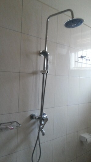 Twin Room | Bathroom shower
