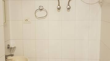 Toallas y papel de baño