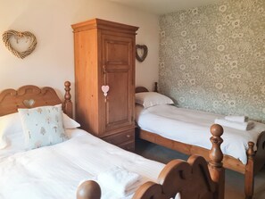 3 bedrooms, free WiFi, bed sheets
