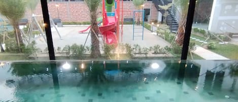 Hồ bơi trong nhà
