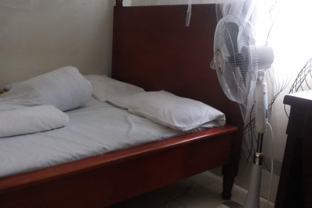 Habitación doble | 1 habitación, insonorización, wifi gratis y ropa de cama