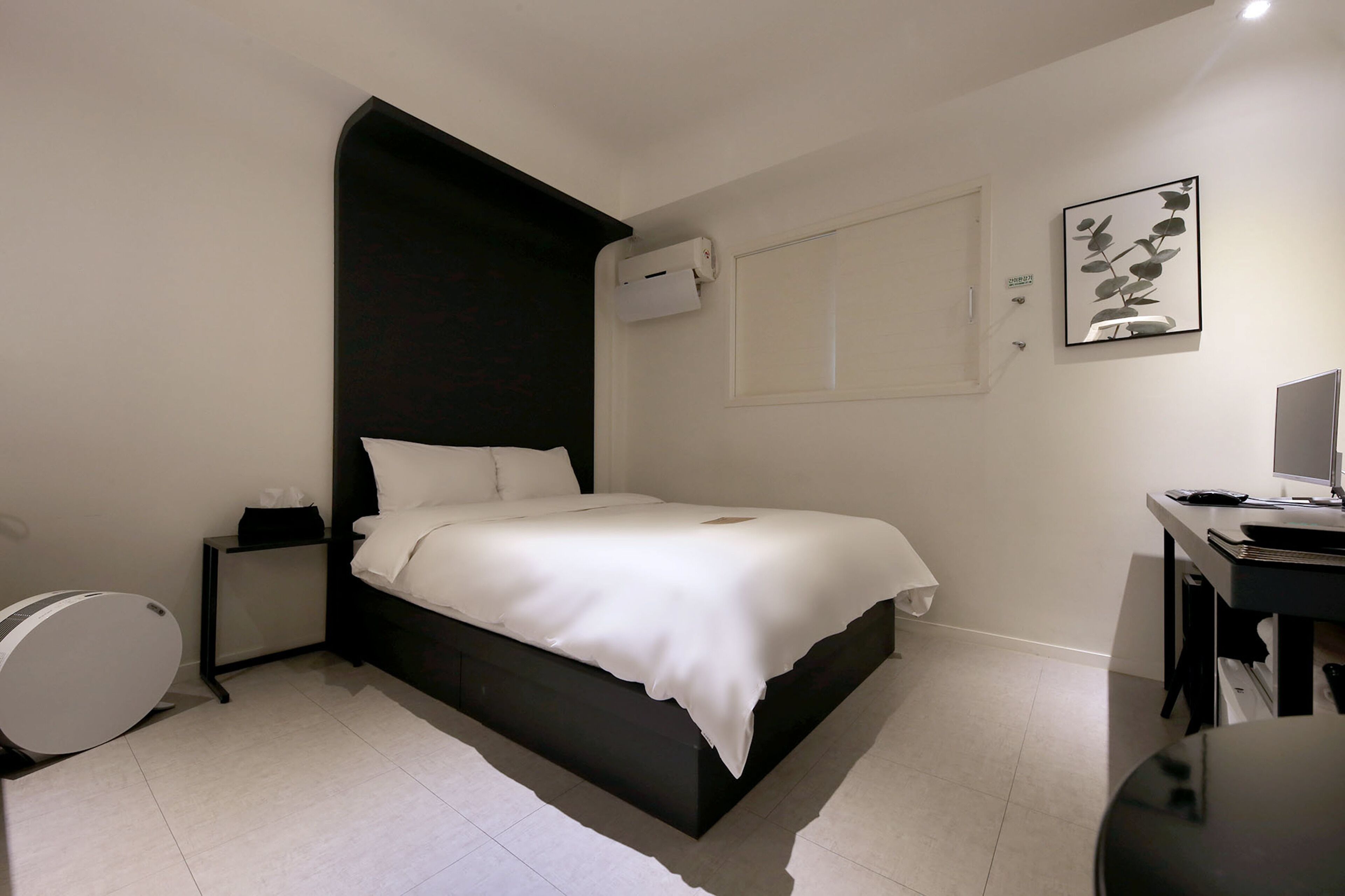 Premium Double Room (Battle PC/Extra Fee for 2+ Nights including Weekend or National Holidays) | Premium bedding, desk, laptop workspace, blackout drapes