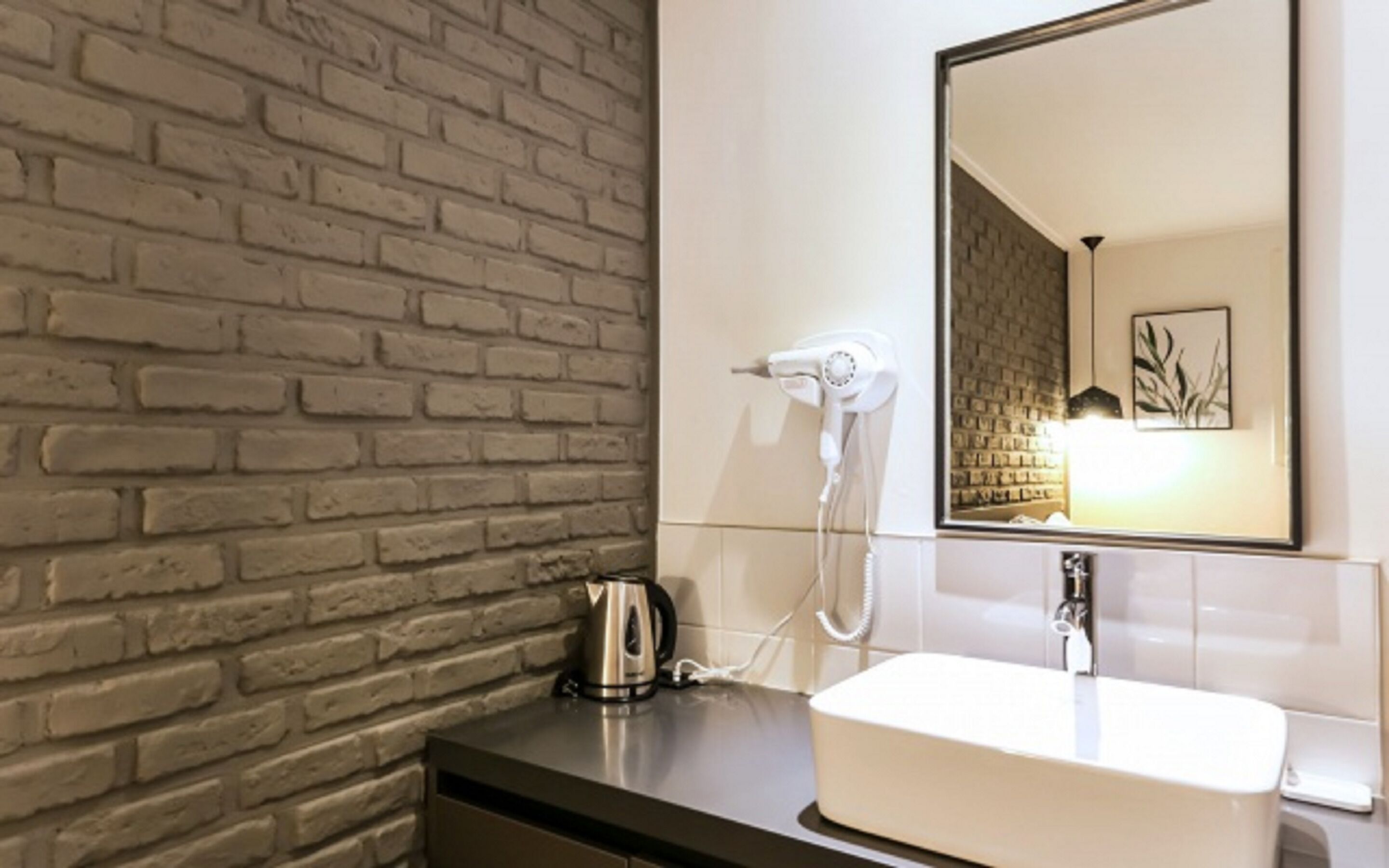 1 bedroom, premium bedding, desk, laptop workspace