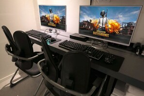 VIP (Movie, Styler/Extra Fee for 2+ Nights including Weekend or National Holidays) | Premium bedding, desk, laptop workspace, blackout drapes - Hotel Yam Yuseong Oncheon (Daejeon)