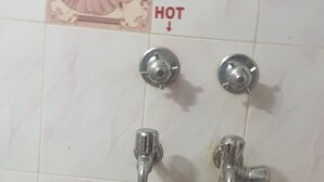 スタンダード ダブルルーム | バスルーム | シャワー、タオル、石鹸、シャンプー