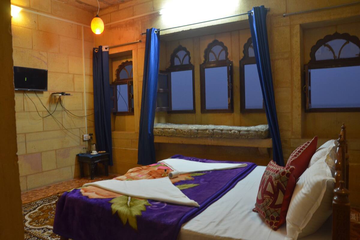 Honeymoon Double Room | Living room