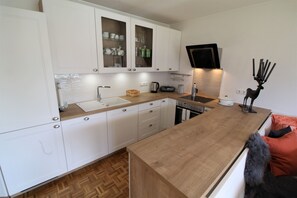Fridge, oven, dishwasher, coffee/tea maker