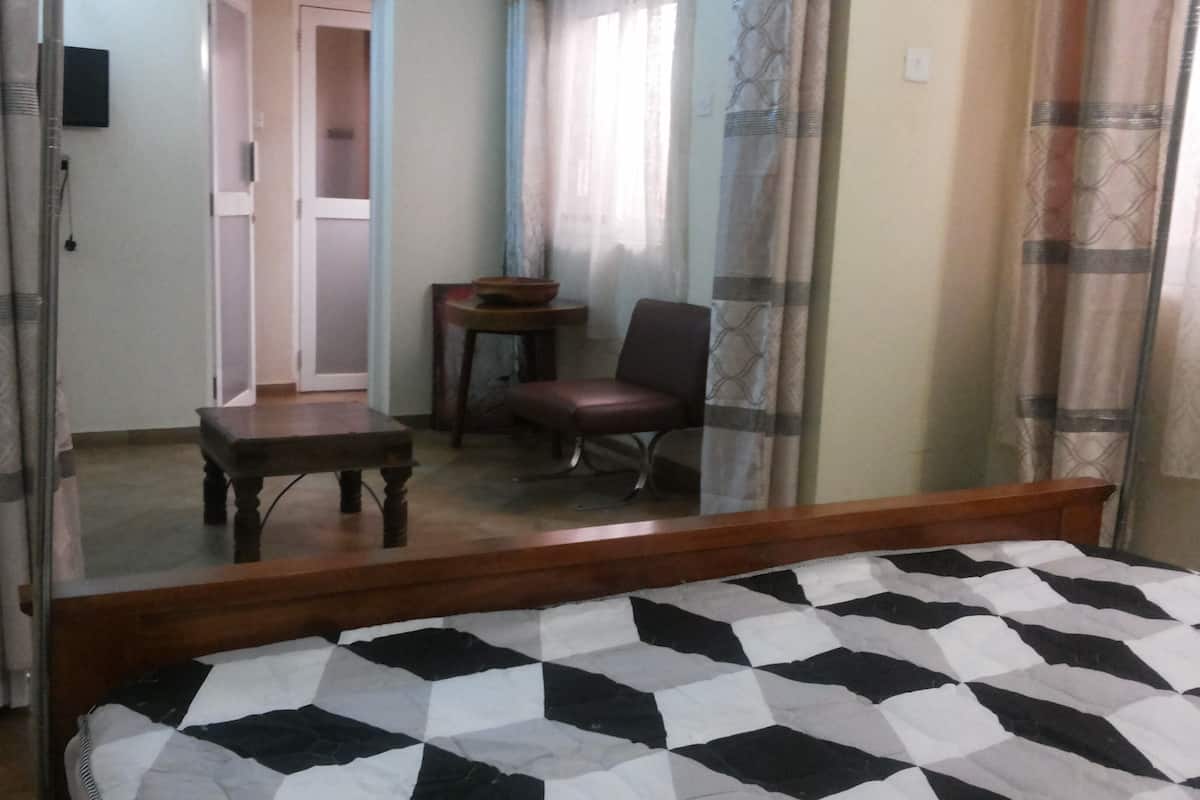 Suite | Free WiFi, individually decorated, individually furnished, bed sheets