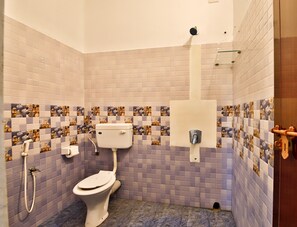 Shower, bidet, towels