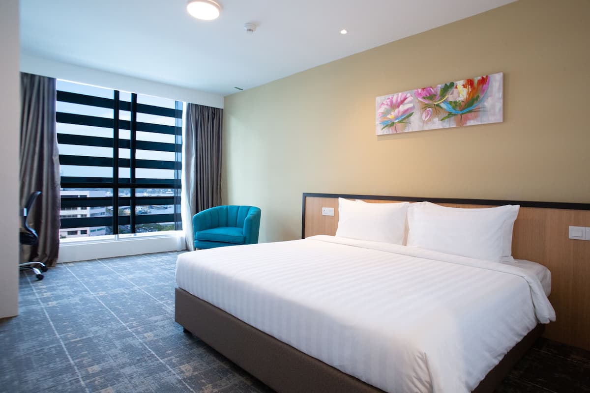 Minibar, in-room safe, iron/ironing board, free WiFi
