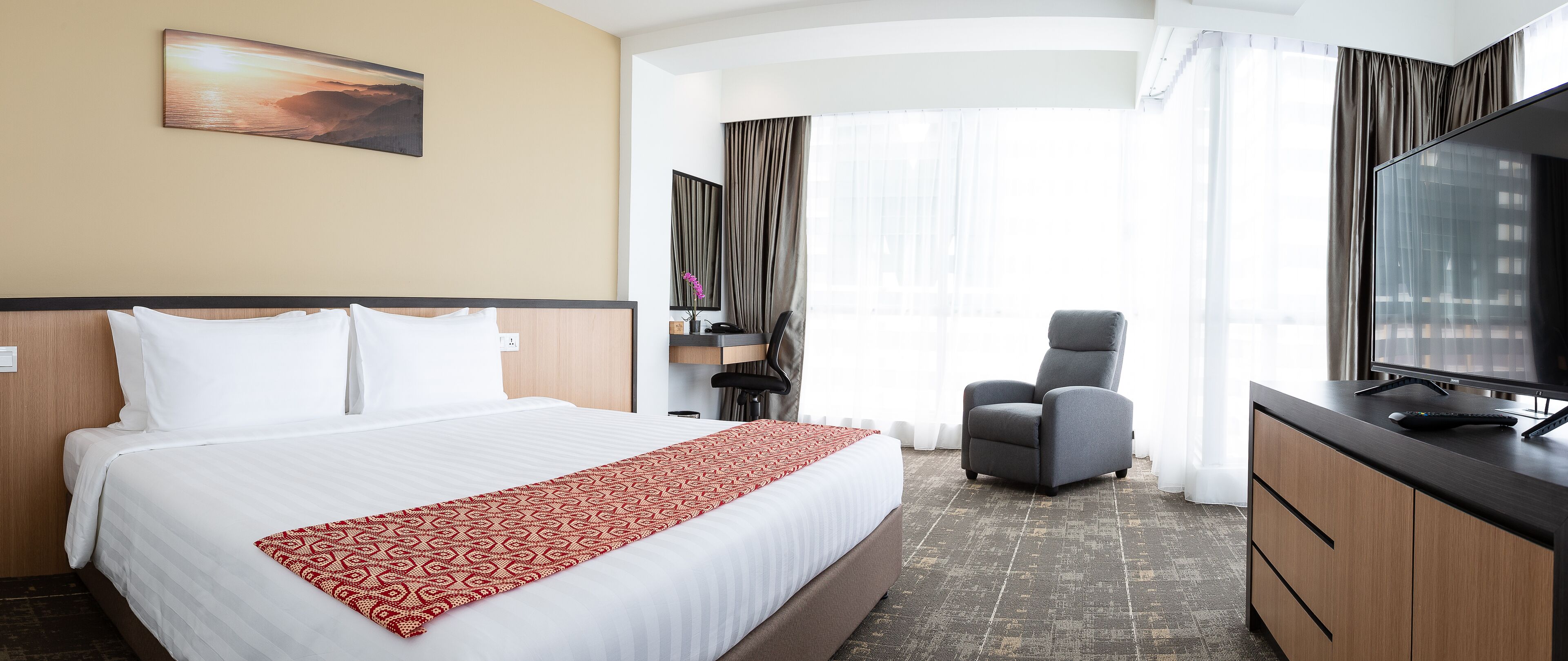 executive king room | minibar, in-room safe, iron/ironing board, free wifi