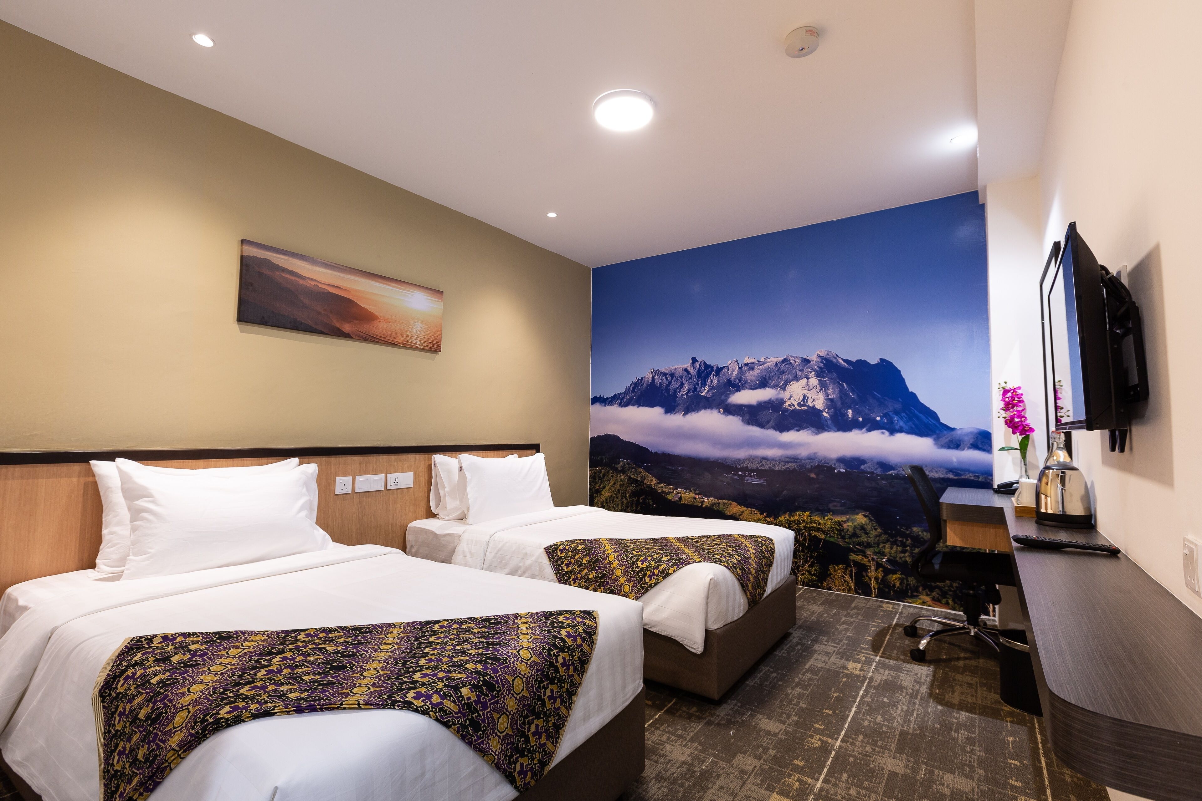 standard twin room, 2 single beds | minibar, in-room safe, iron/ironing board, free wifi