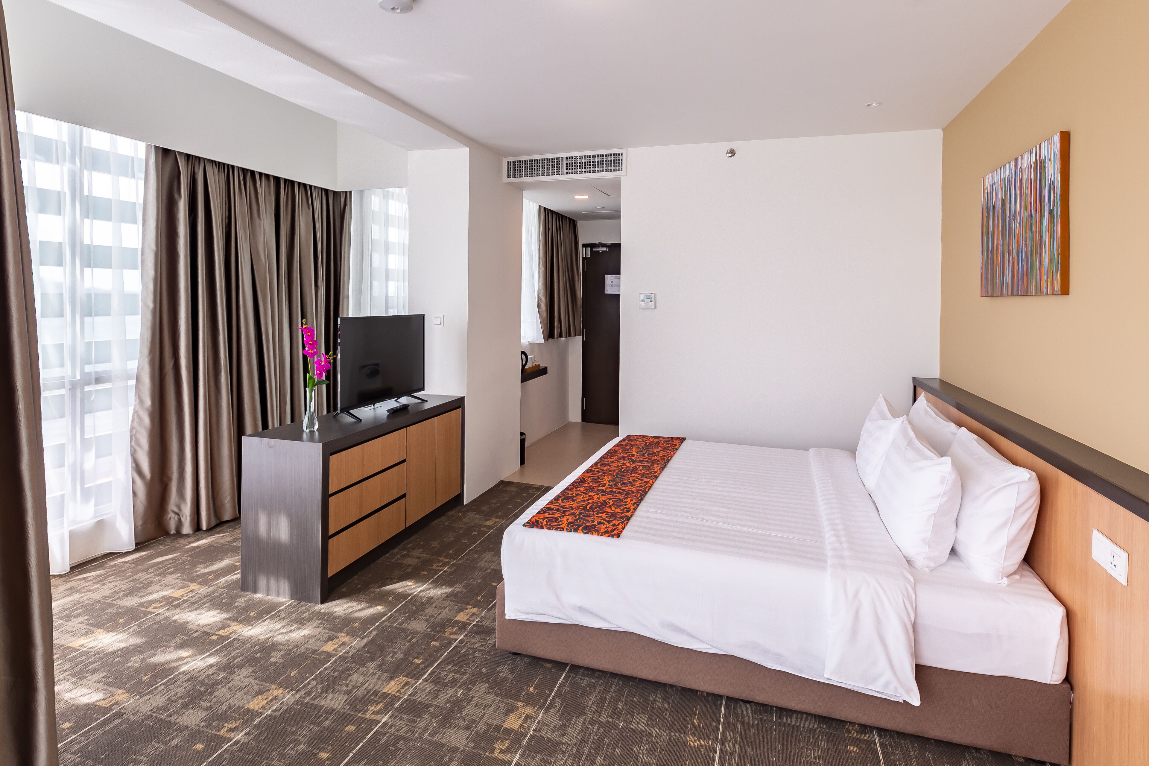 executive king room | minibar, in-room safe, iron/ironing board, free wifi