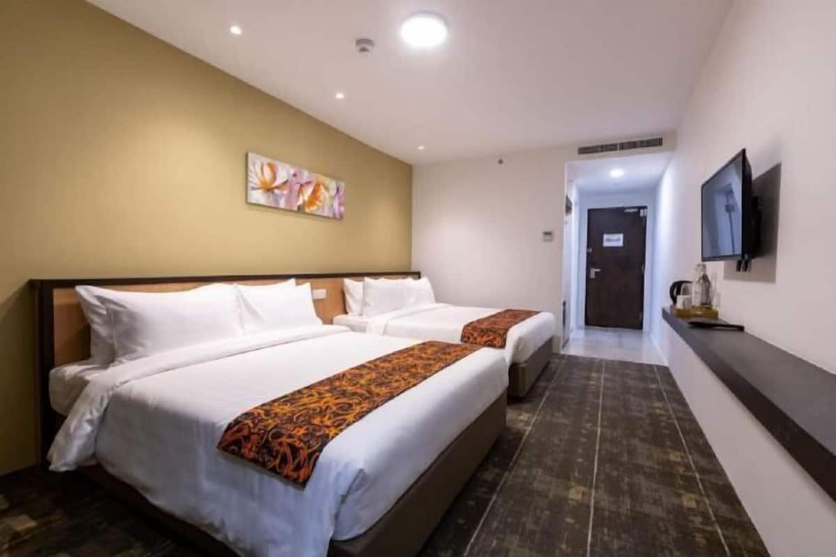 Minibar, in-room safe, iron/ironing board, free WiFi