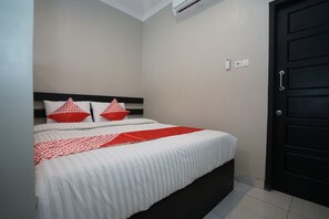 Desk, free WiFi, bed sheets